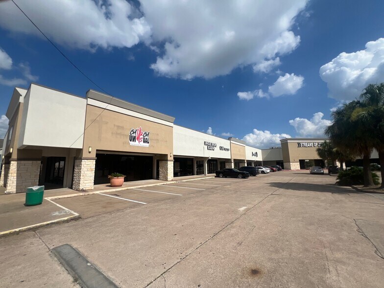 2703 S Hwy 6, Houston, TX à louer - Photo de l’immeuble – Image 3 sur 13