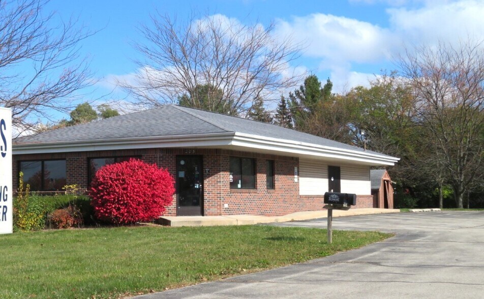 205 S Center Rd, Saginaw, MI à vendre - Photo principale – Image 1 sur 9