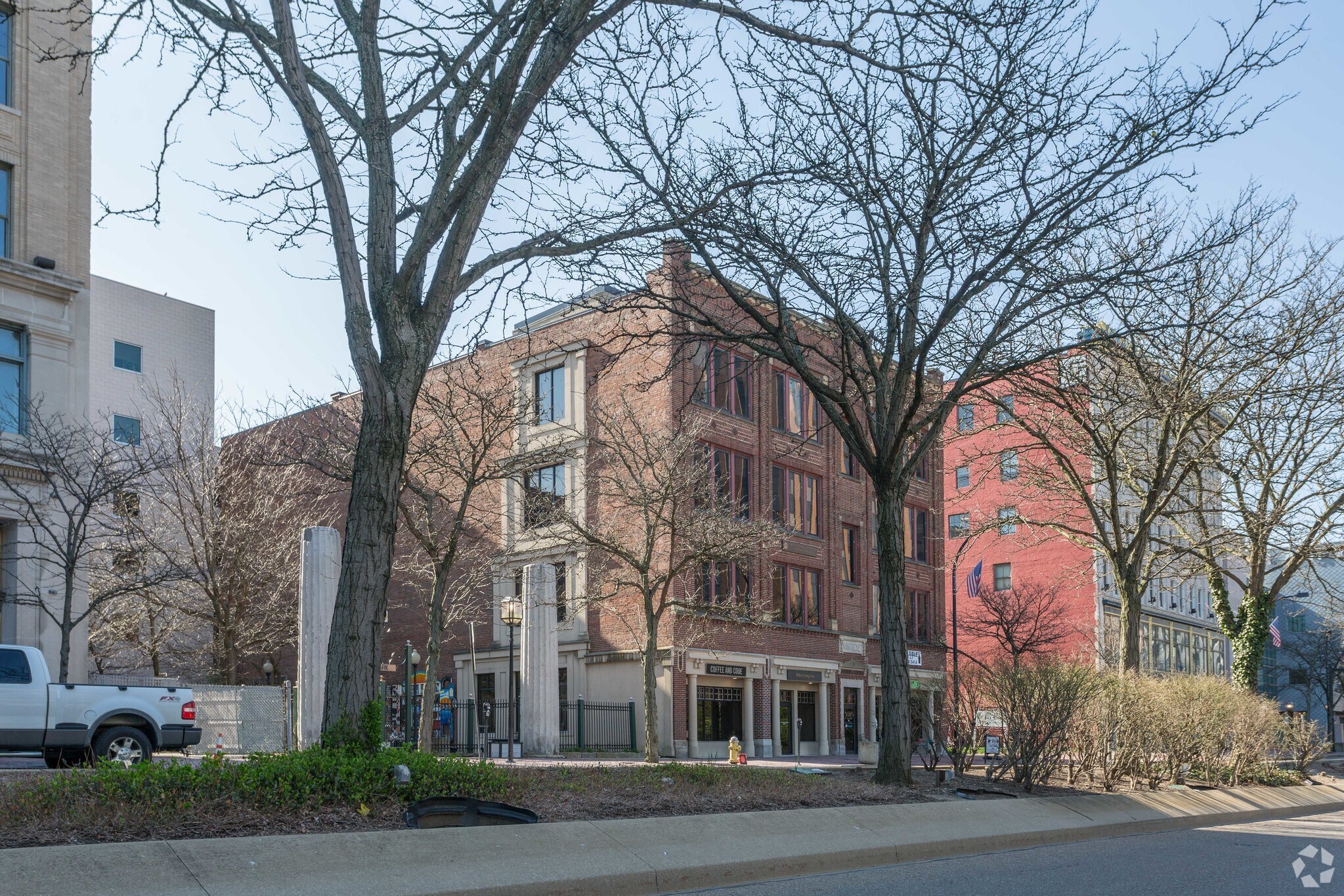 17-23 S Main St, Akron, OH à louer Photo principale– Image 1 sur 71