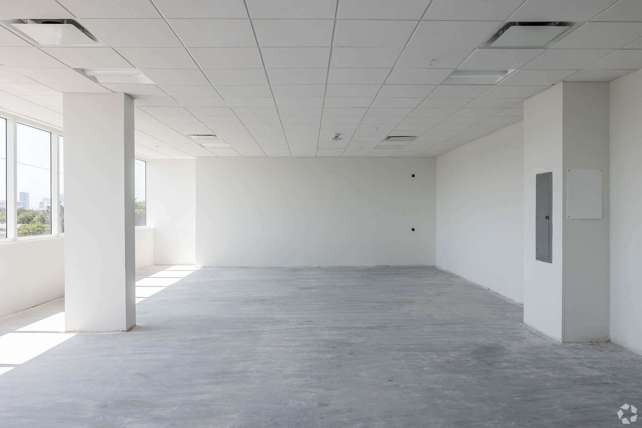 504-512 NW 1st Ave, Hallandale Beach, FL à louer Photo intérieure– Image 1 sur 2
