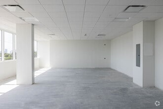 504-512 NW 1st Ave, Hallandale Beach, FL à louer Photo intérieure– Image 1 sur 2