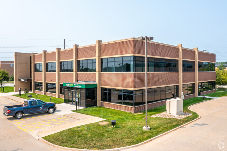 1055 Jordan Creek Pky, West Des Moines, IA à louer - Photo de l’immeuble – Image 2 sur 6