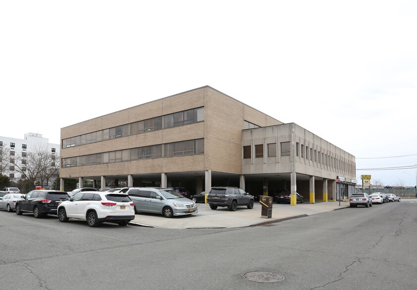 175-01 Rockaway Blvd, Jamaica, NY à louer - Photo de l’immeuble – Image 2 sur 13