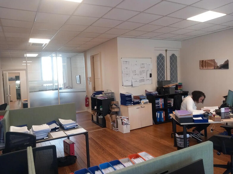 42 Place Gambetta, Bordeaux à louer - Photo de l’immeuble – Image 3 sur 9