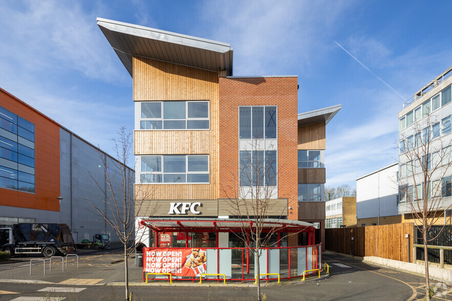 Maylands Av, Hemel Hempstead à louer - Photo de l’immeuble – Image 2 sur 2