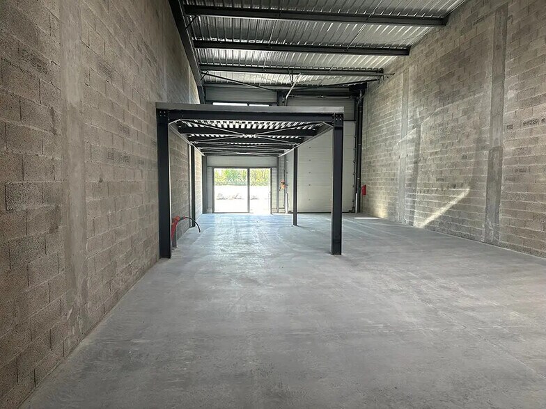 Local commercial dans Grandchamps-des-Fontaines à vendre - Photo intérieure – Image 3 sur 5