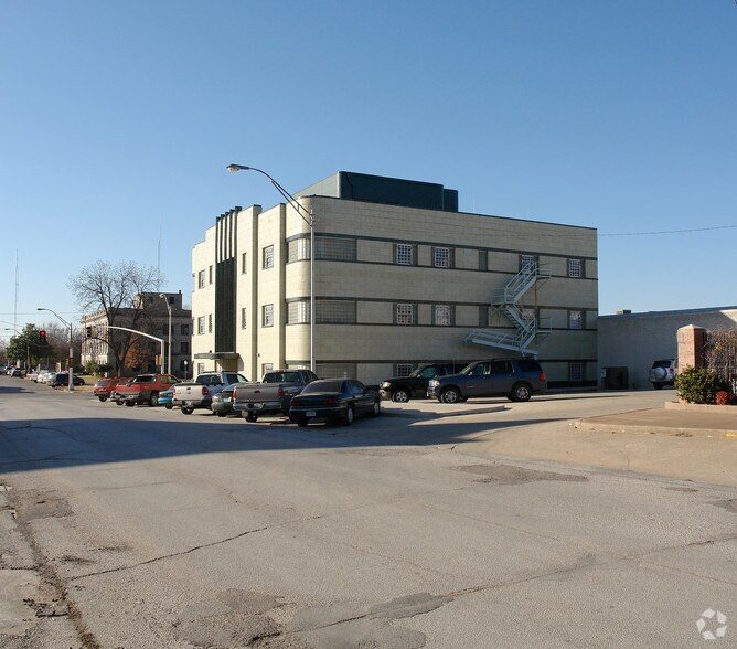 131 E 12th St, Ada, OK à louer - Photo de l’immeuble – Image 3 sur 4