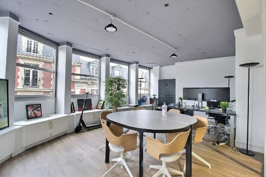 43-45 Rue De Naples, Paris à louer - Photo de l’immeuble – Image 3 sur 14