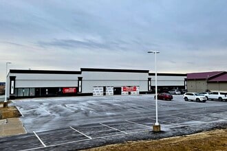 4478-4488 Dodge St, Dubuque, IA à louer Photo de l’immeuble– Image 1 sur 8