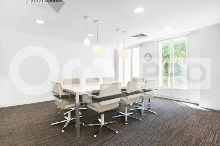  dans Paris à vendre - Photo de l’immeuble – Image 1 sur 1