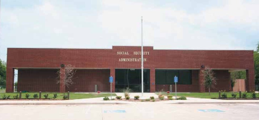 1711 W Henderson St, Cleburne, TX à vendre - Photo principale – Image 1 sur 4