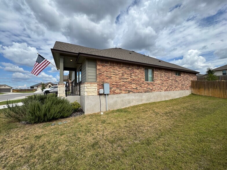 129 Cinnamon Loop, Burnet, TX à vendre - Photo de l’immeuble – Image 3 sur 7