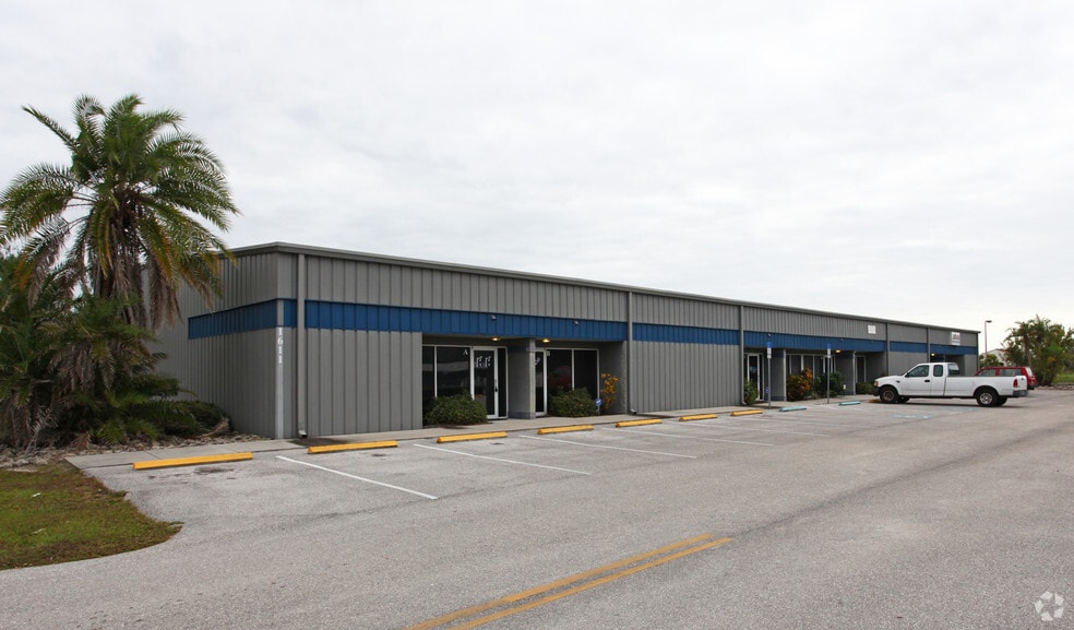 1611 12th St E, Palmetto, FL à louer - Photo principale – Image 1 sur 10