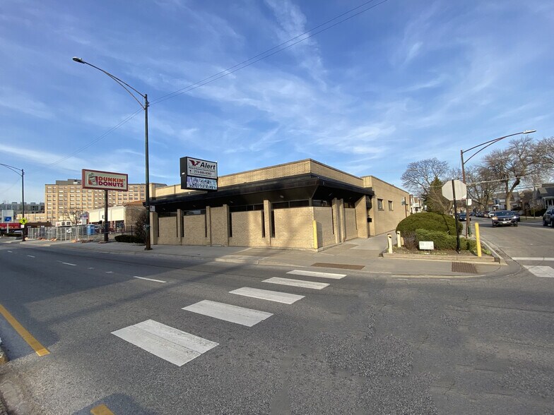 3833 N Cicero Ave, Chicago, IL à louer - Photo de l’immeuble – Image 1 sur 5