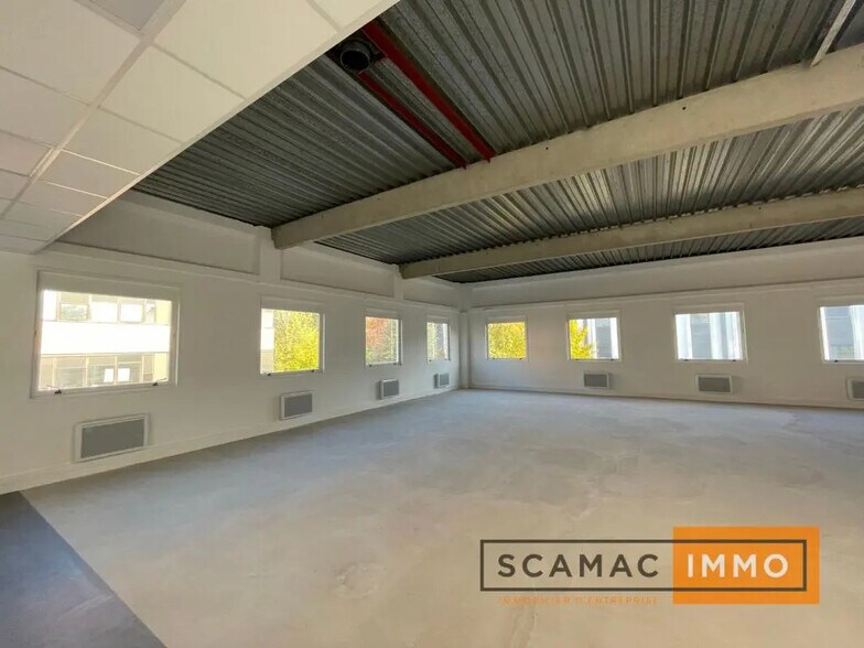 Industriel/Logistique dans Verrières-le-Buisson à louer - Photo de l’immeuble – Image 2 sur 8