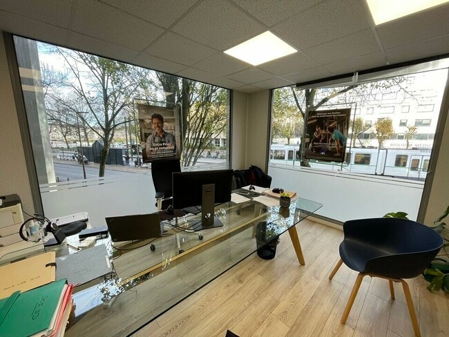 Plus de détails pour 6 Boulevard Des Martyrs Nantais De La Résistance, Nantes - Local commercial à louer