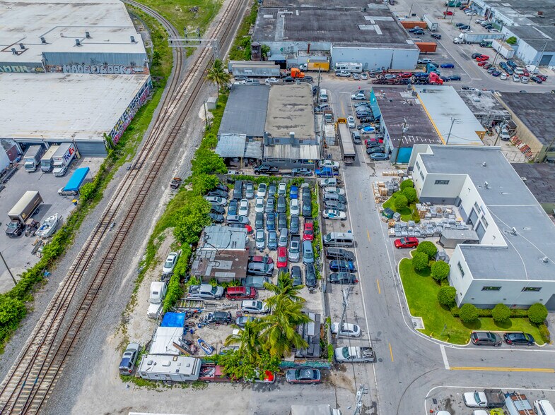 2363 E 11th Ave, Hialeah, FL à vendre - Photo de l’immeuble – Image 2 sur 3