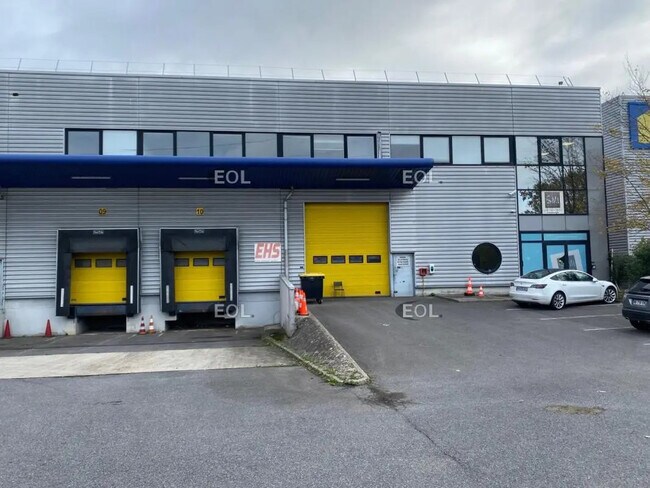 Plus de détails pour Local d'activités à louer