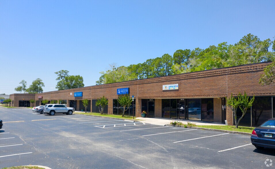 8011 Philips Hwy, Jacksonville, FL à louer - Photo de l’immeuble – Image 2 sur 11
