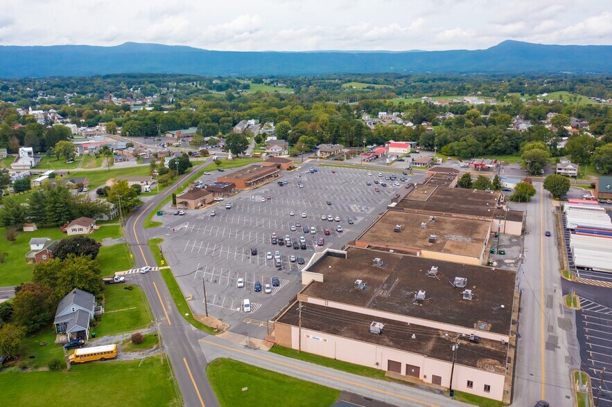 12 Luray Shopping Ctr, Luray, VA à louer - Photo de l’immeuble – Image 3 sur 11