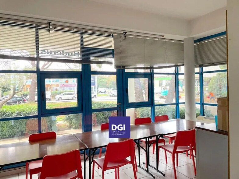 Local commercial dans Nîmes à vendre - Photo intérieure – Image 2 sur 8