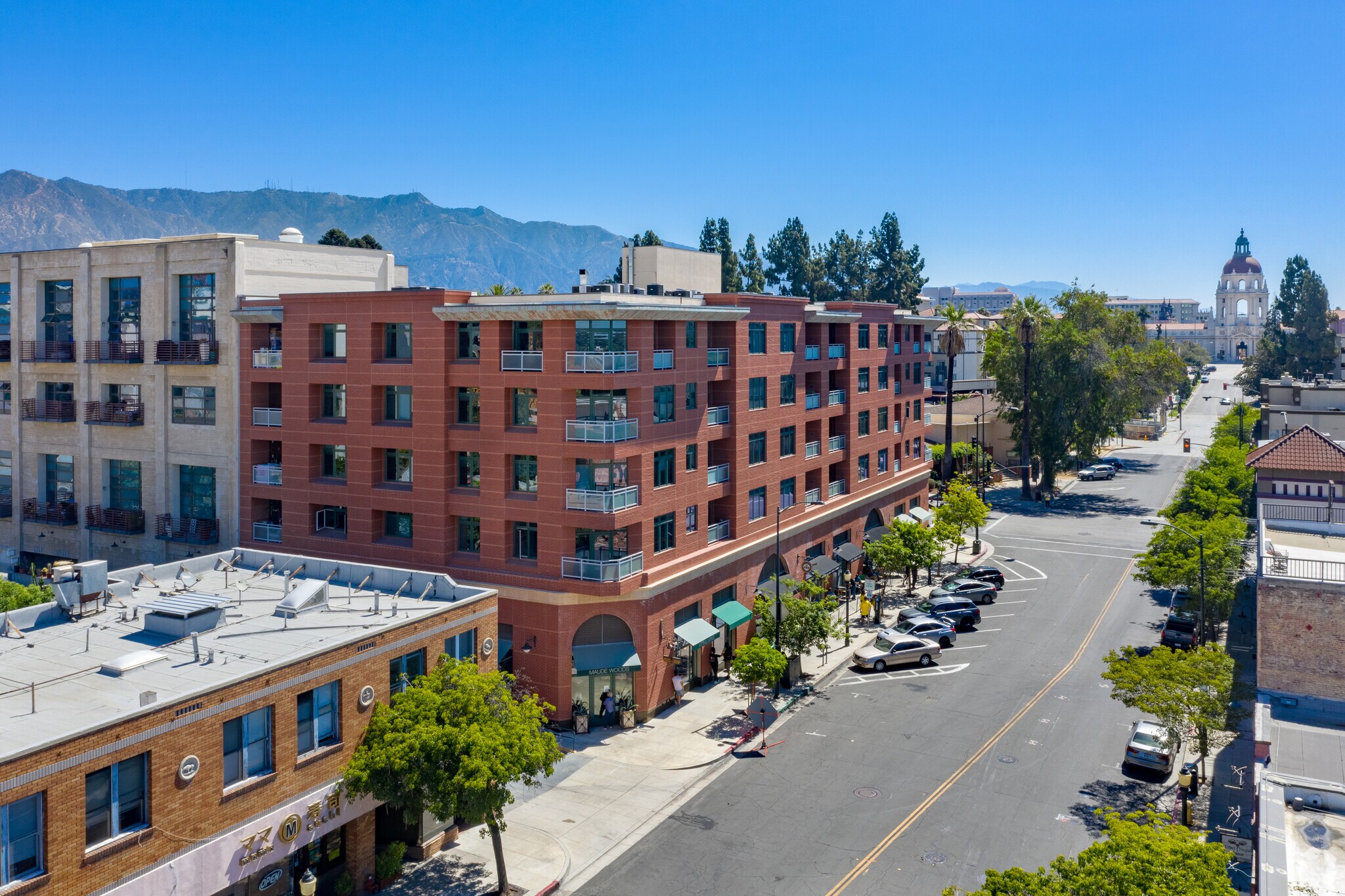 125 N Raymond Ave, Pasadena, CA à louer Photo principale– Image 1 sur 2