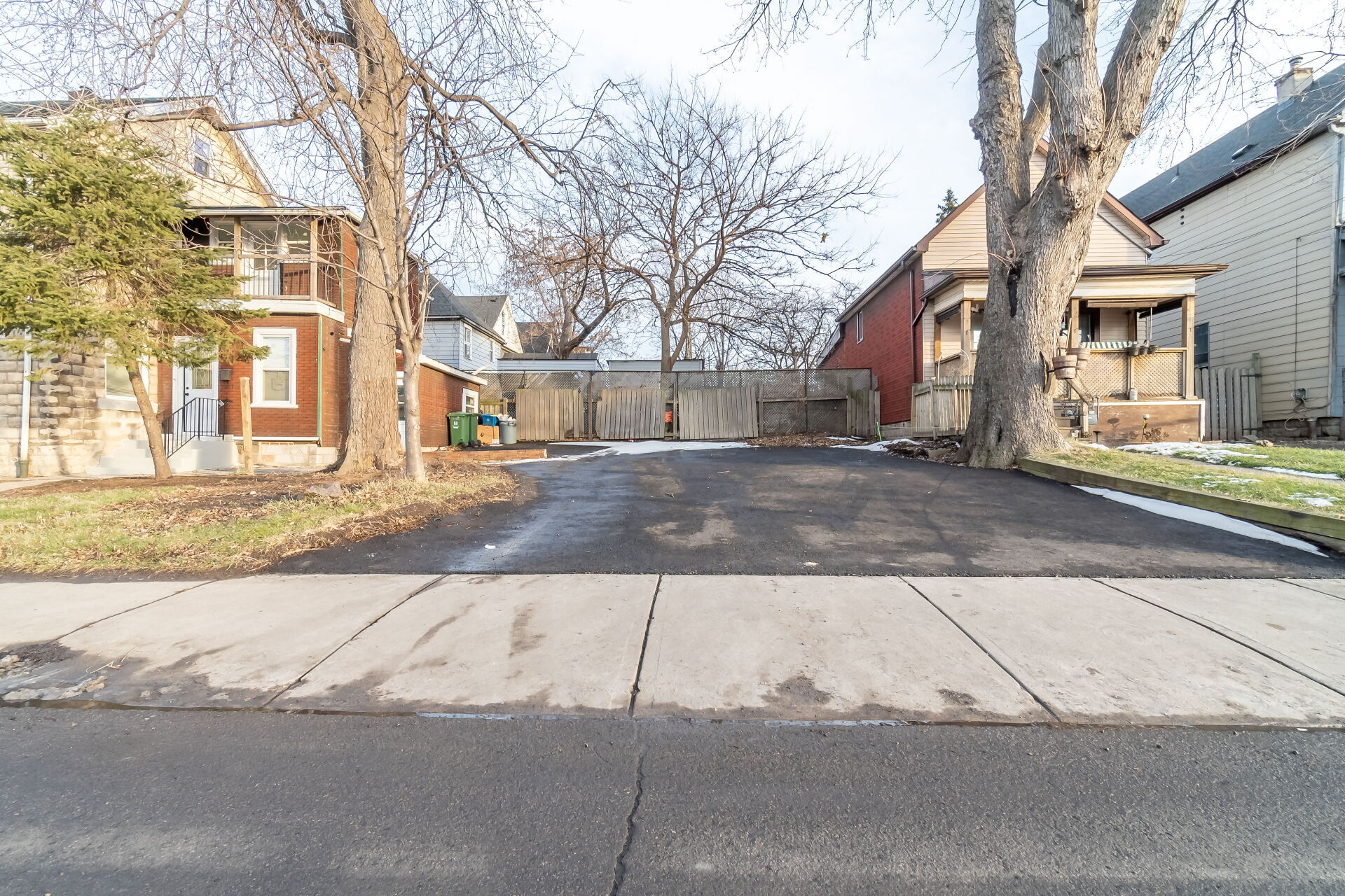 910 Burlington St E, Hamilton, ON à vendre Photo de l’immeuble– Image 1 sur 25