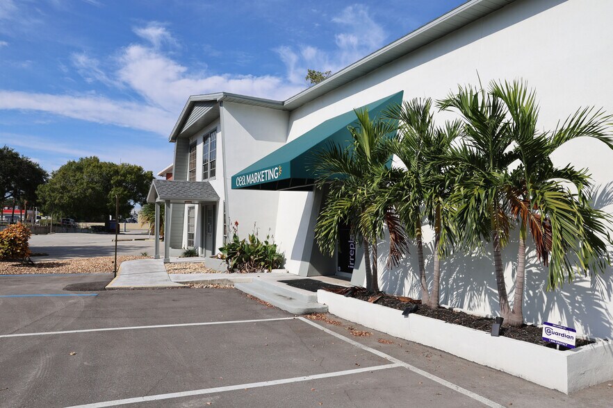 2233 Nursery Rd, Clearwater, FL à louer - Photo de l’immeuble – Image 2 sur 25