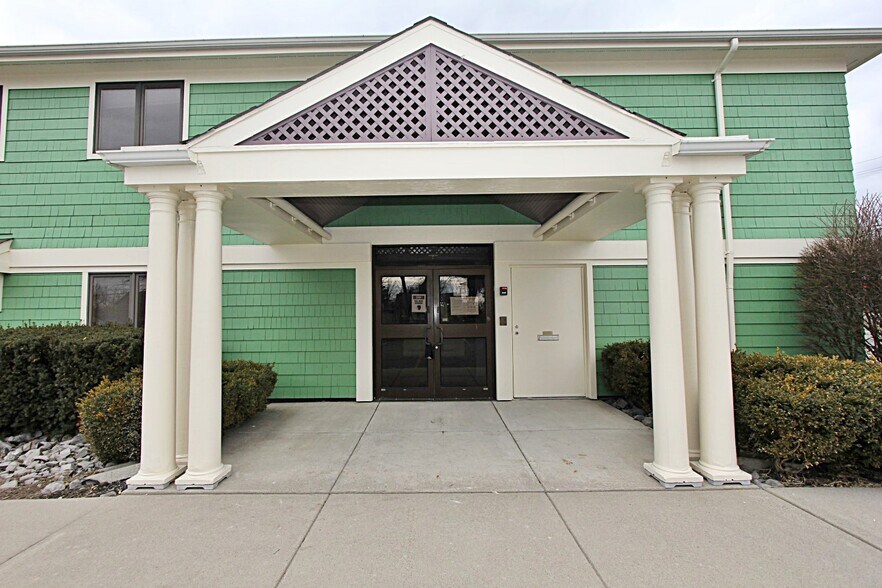 131 Orchard Park Rd, West Seneca, NY à vendre - Photo de l’immeuble – Image 2 sur 39