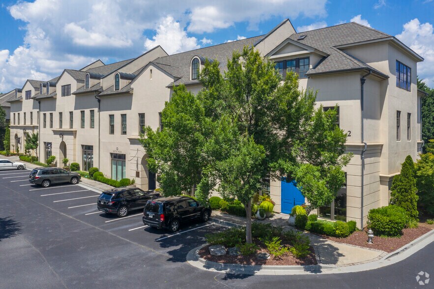 425 Peachtree Hills Ave NE, Atlanta, GA à louer - Photo principale – Image 1 sur 7