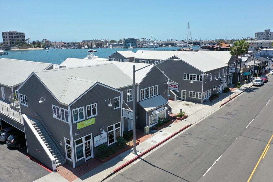 2429 W Coast Hwy, Newport Beach, CA à louer - Photo de l’immeuble – Image 3 sur 15