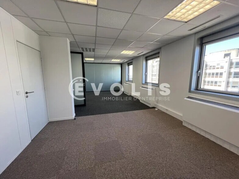 Bureau dans Noisy-le-Grand à louer - Photo de l’immeuble – Image 3 sur 8