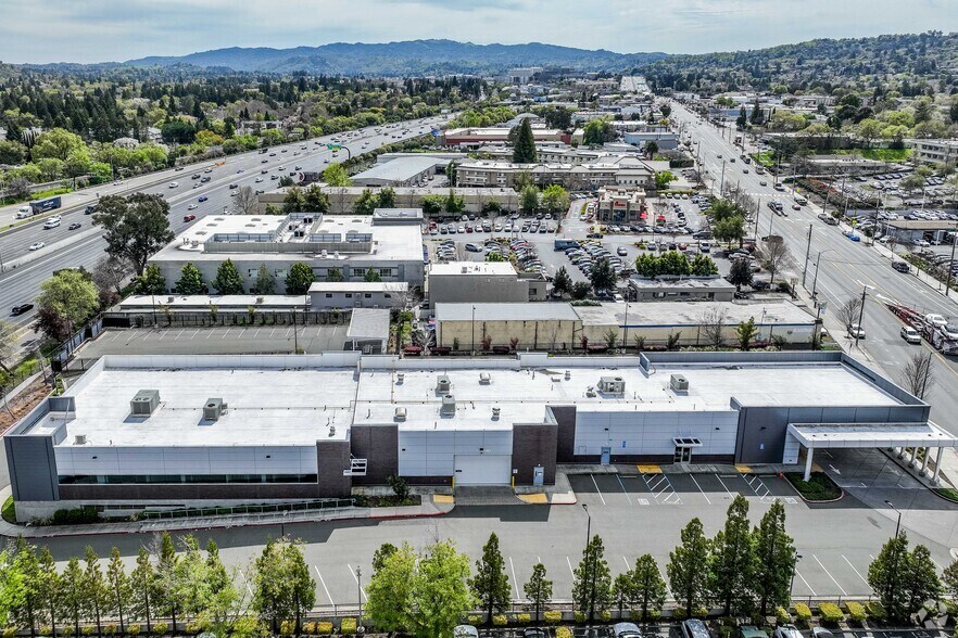 2860 N Main St, Walnut Creek, CA à vendre - Photo de l’immeuble – Image 2 sur 6