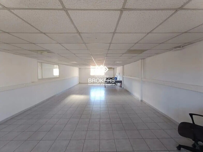Industriel/Logistique dans Grasse à vendre - Photo de l’immeuble – Image 3 sur 13