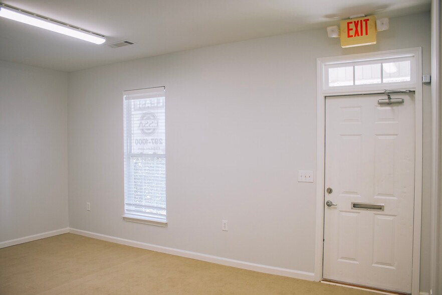393-399 S Swing Rd, Greensboro, NC à louer - Hall d’entrée – Image 3 sur 12