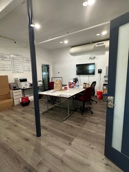 42 Warehouse Rd, Hyannis, MA à louer - Photo de l’immeuble – Image 3 sur 5