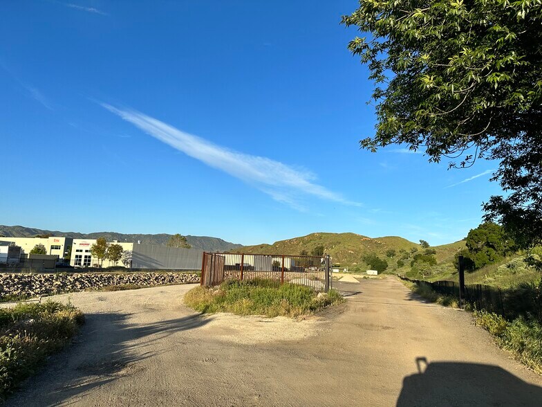 1750 S Tapo St, Simi Valley, CA à louer - Photo principale – Image 1 sur 6