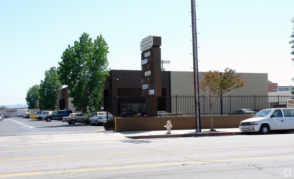 13012 Saticoy St, North Hollywood, CA à louer - Photo principale – Image 1 sur 2