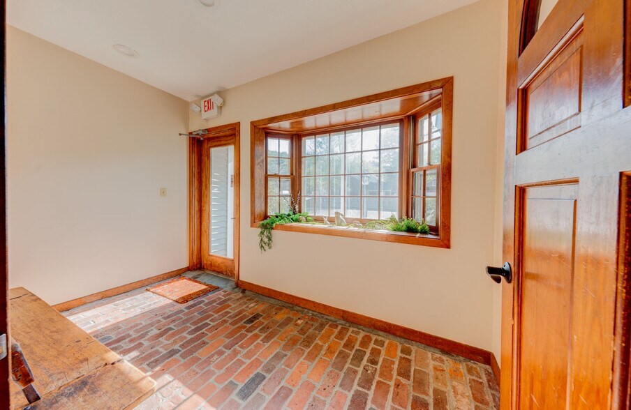 141 Dowd Ave, Canton, CT à vendre - Photo de l’immeuble – Image 2 sur 33