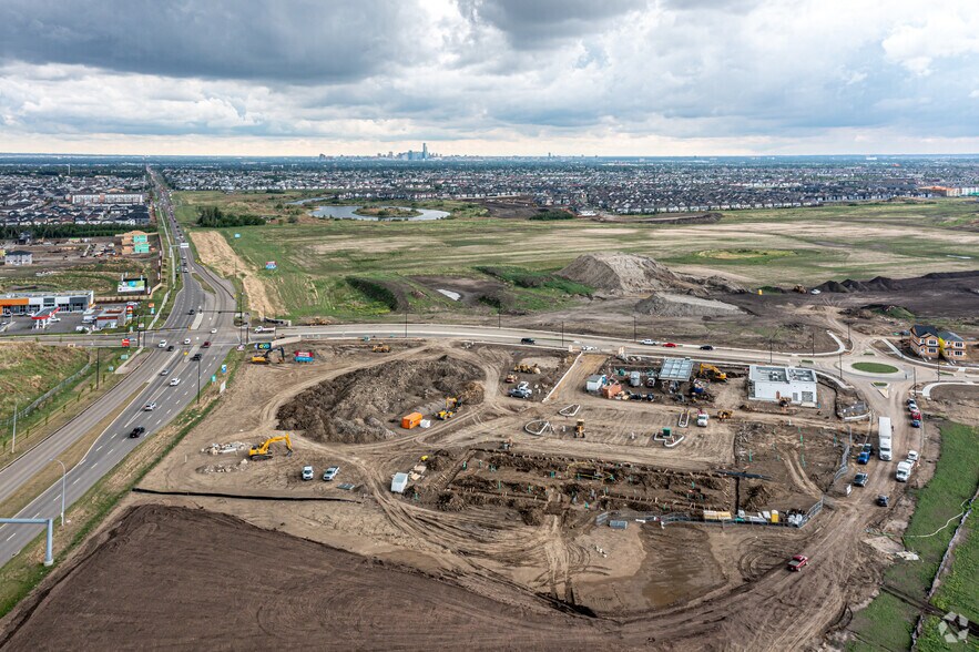 6604 178 Ave, Edmonton, AB à louer - Photo de l’immeuble – Image 1 sur 8