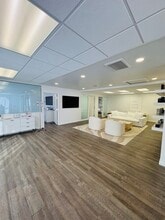 220 Newport Center Dr, Newport Beach, CA à louer Photo intérieure– Image 1 sur 6