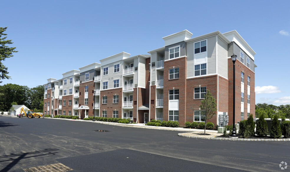 1101 Schindler Dr, Aberdeen, NJ à louer - Photo de l’immeuble – Image 2 sur 77