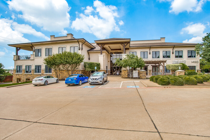 1450 Hughes Rd, Grapevine, TX à louer - Photo de l’immeuble – Image 1 sur 6