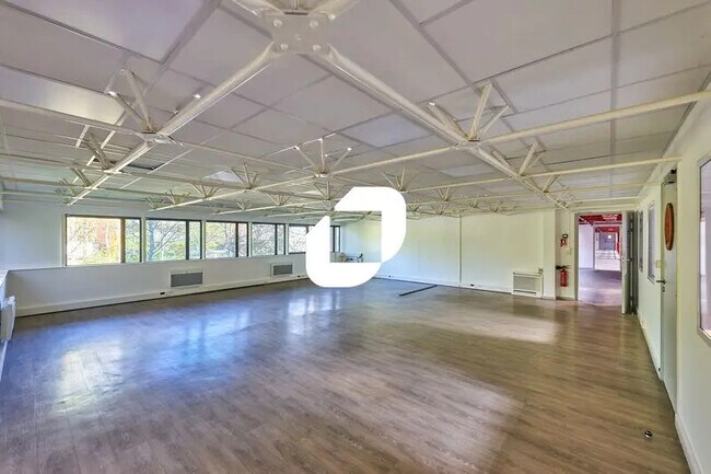 Plus de détails pour Bureau, Local d'activités à louer