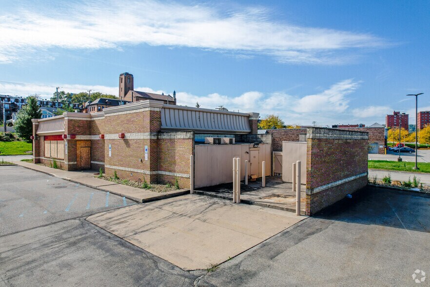 610 William Marks Dr, Homestead, PA à vendre - Photo de l’immeuble – Image 2 sur 2