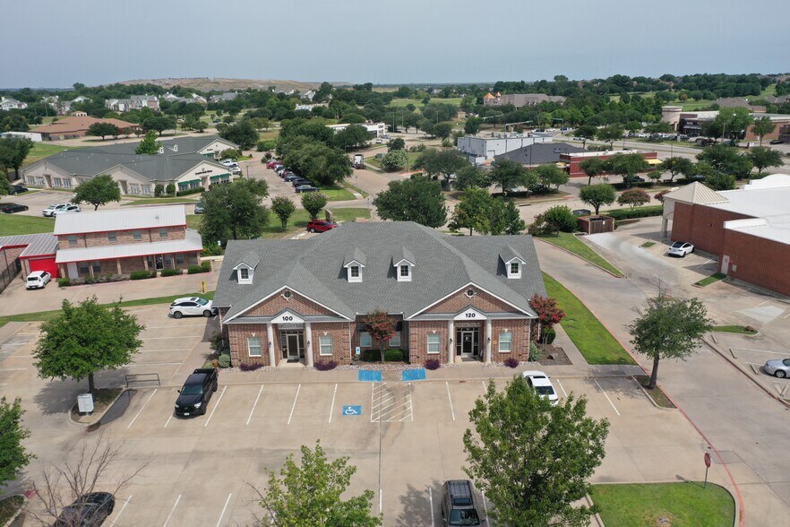 4100 Fairway Dr, Carrollton, TX à vendre - Photo de l’immeuble – Image 1 sur 22