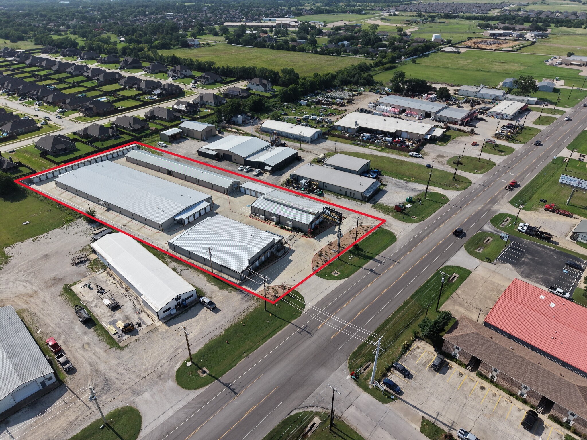 1008 N Highway 377, Pilot Point, TX à vendre Photo de l’immeuble– Image 1 sur 11