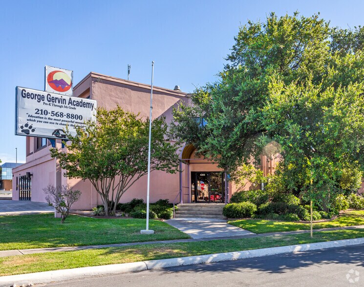 4205 San Pedro Ave, San Antonio, TX à louer - Photo de l’immeuble – Image 2 sur 22