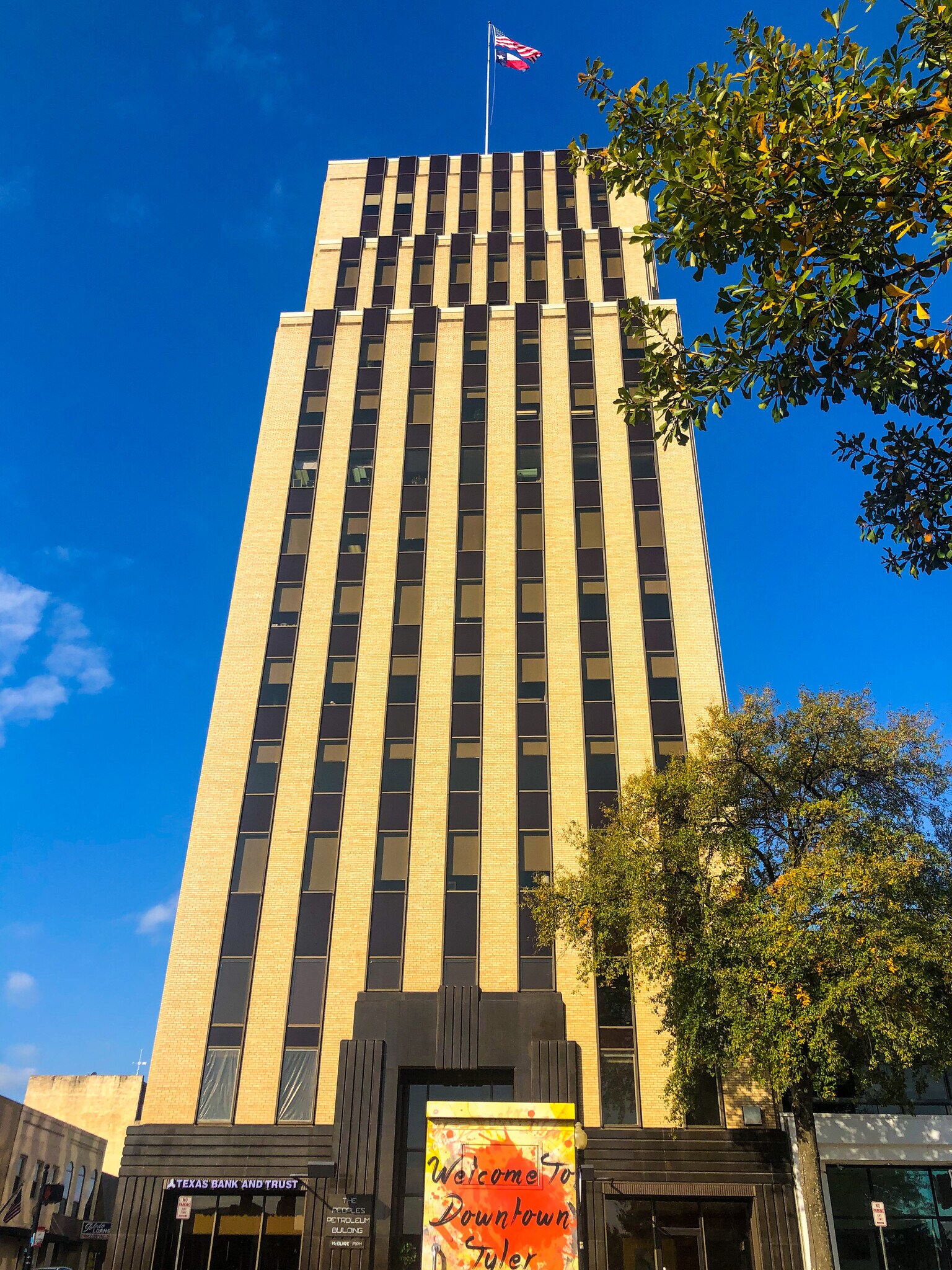 102 N College Ave, Tyler, TX à louer Photo principale– Image 1 sur 13