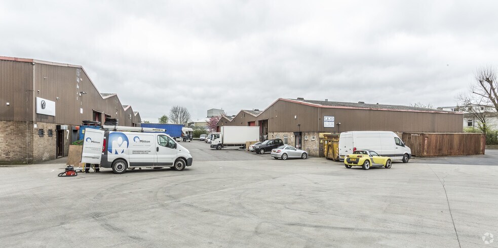 Brighouse Rd, Bradford à louer - Photo de l’immeuble – Image 2 sur 7